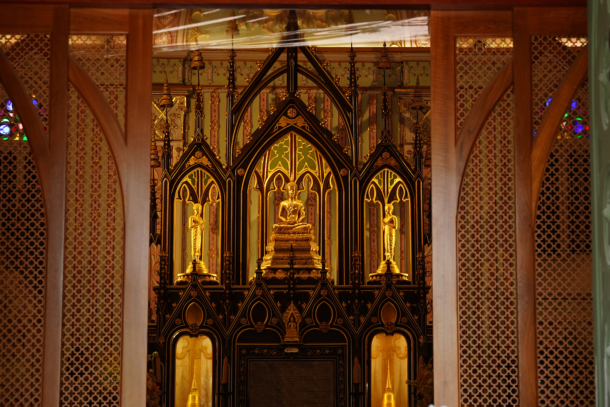 TAMRON PERSPECTIVE : LOW LIGHT IN WAT NIWET THAMMAPRAWAT