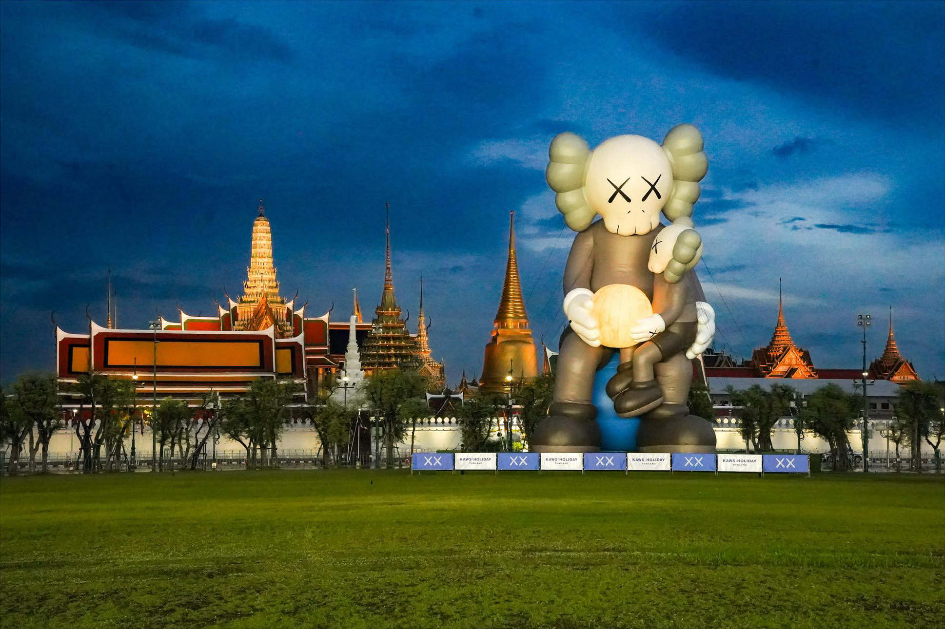 TAMRON PERSPECTIVE : KAWS..ART TOY TAMRON PERSPECTIVE : KAWS..ART TOY