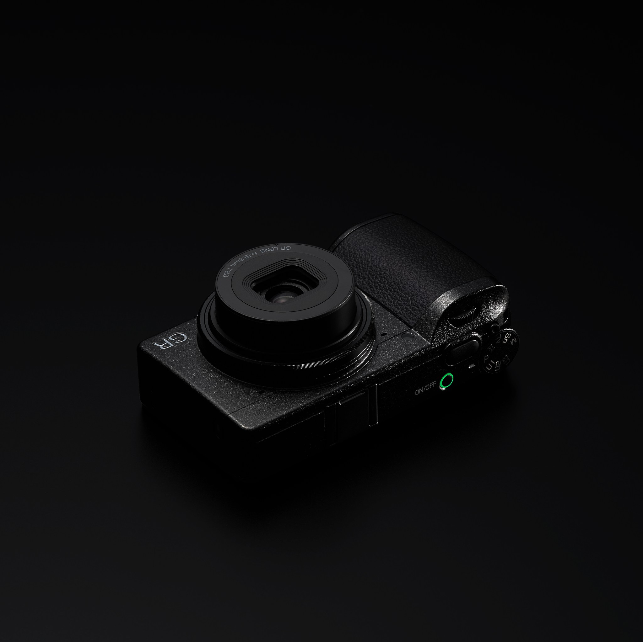 RICOH GR IV : The latest model of the high-end GR compact camera series, designed to be the ultimate snapshot camera