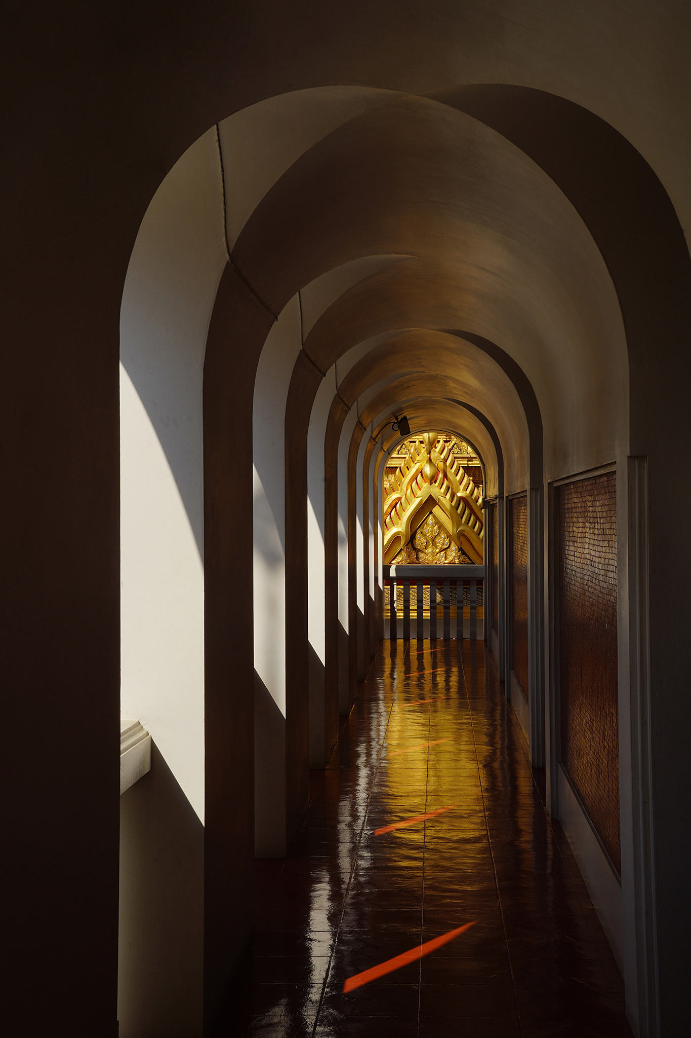 TAMRON PERSPECTIVE : LOHAPRASADA ON COLOR TAMRON PERSPECTIVE : LOHAPRASADA ON COLOR