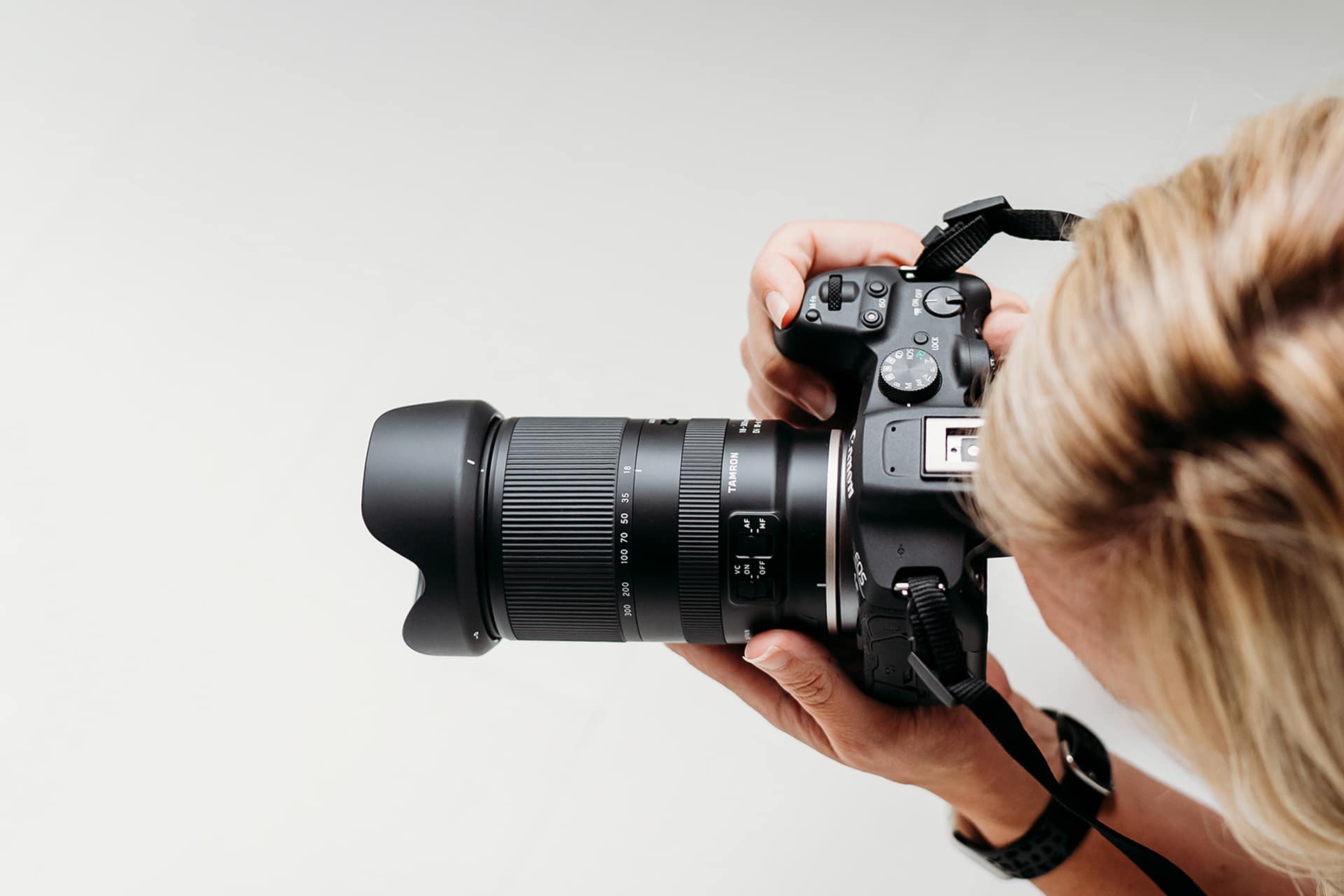 RF MOUNT กับสวิทช์ปรับควบคุมที่กระบอกเลนส์