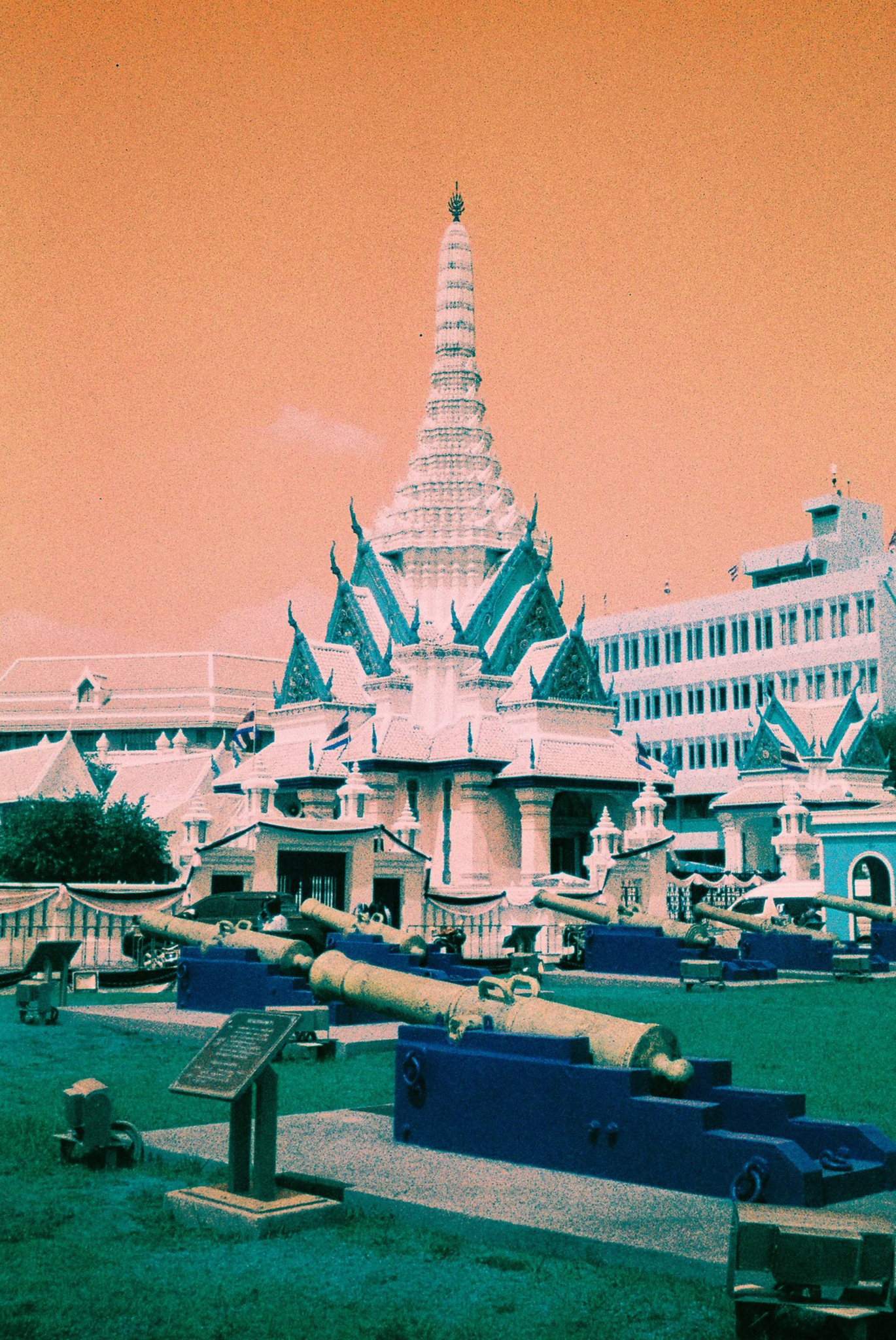 Change..เปลี่ยนสีให้โลกป๊อป